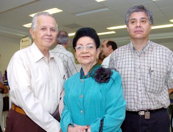Rosina y Alfredo de Alvarado viajaron al DF y fueron despedidos por Alfredo.