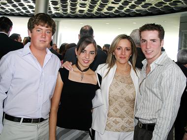 Manolo Martín, Ana Cecy Martín, Cecy Gurza de Martín y Pedro Martín.