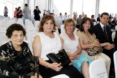 Victoria Marcos Murra, Marivi Murra Marcos, Patricia Zarzar de Murra, Maribel de Murra y Eduardo Murra Farrús.