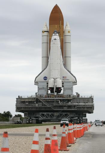 La semana pasada fue descubierta una pequeña grieta en el principal tren de aterrizaje del transbordador Atlantis y la NASA quiere estar segura de que el Discovery no tenga el mismo problema.