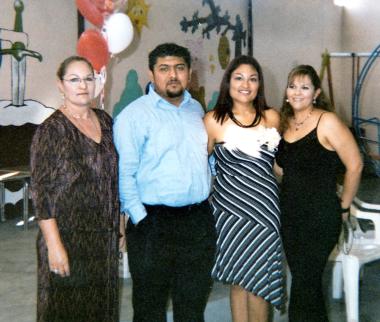 Israel Hernández Guillén, Mercedes Méndez Muñoz, Socorro Muñoz Enriquez y Érika Hernández Muñoz.