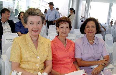 Leticia de Ávila, Amelia de Díaz Flores y María Teresa Wong Sánchez