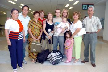Carlos Soto Mercado, Sara y Nicolás Sjoblón viajaron a Suecia, los despidieron las familias Landeros Soto y Frías Soto