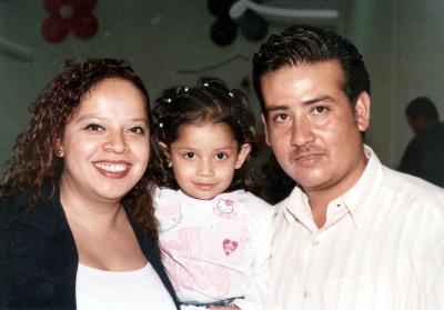 Claudia Verónica Vargas Vázquez fue festejada por sus papás, Claudia Vázquez y Luis Vargas