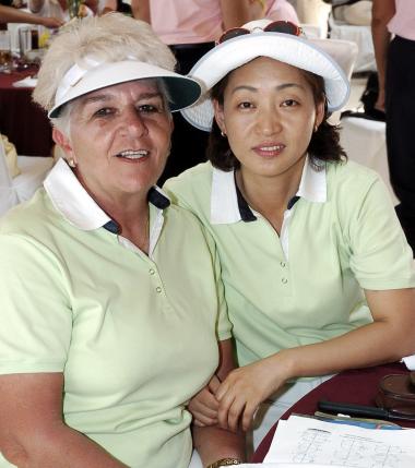 Karime de Dibildox y Myong Lee Lee, quien vino de Corea.