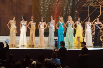 Concursantes de 81 países participaron en el certamen número 54 de Miss Universo.

Entre las 15 semifinalistas se encontraron las representantes de México, Puerto Rico, Venezuela, República Dominicana, Canadá, Israel, Estados Unidos, Latvia, Perú y Suiza.