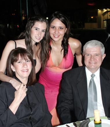 Gaby Rodríguez, Lorella Franco, Laura de Rodríguez y Alberto Rodríguez.