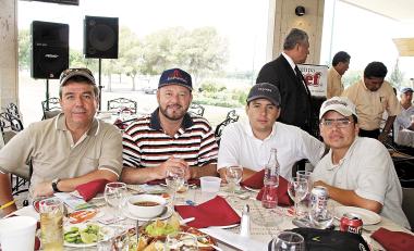 Armando Carlos, Rodolfo Garza, Julio Sandoval y Jorge Torres.