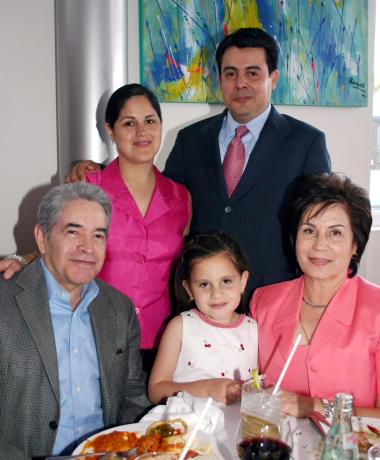 Jesús Campos. Alma Rosa de Campos, Alejandro Arzate, Alma Campos de Arzate y Andrea Arzate de Campos