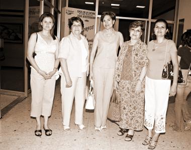 Lizeth Elías,  Cuquita Elías, Georgina Salmón, Emma de Abraham y Rocío Elías.