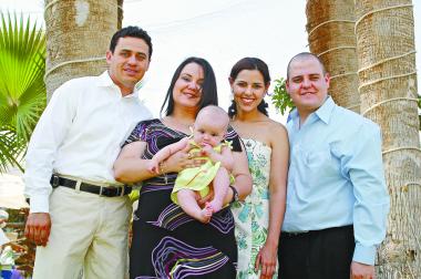 Fernando Pedroza, Claudia Villalobos de Pedroza, César Villalobos, Mónica Martínez de Villalobos, y la pequeña Valeria
