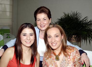 María Elena  García de Borbolla, con sus hijas Malena y Ana María Borbolla.