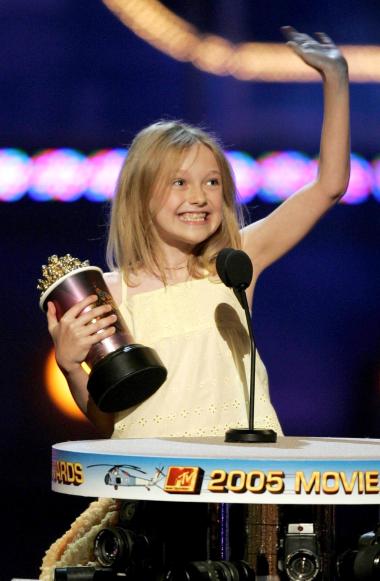 La niña actriz Dakota Fanning ganó el premio a Mejor Actuación de un Personaje Asustado, en Mente Siniestra,
