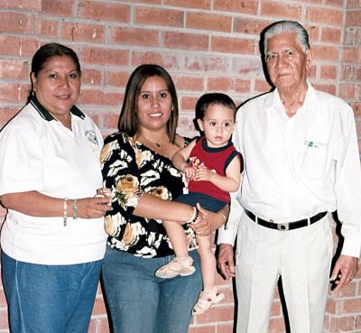 David Balderas Molina, Rosy Balderas Macías, Alejandra Velázquez Balderas y Jaime Alejandro Piña Velázquez, en reciente reunión.