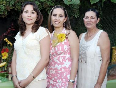 Laura Elena Campa de Fernández y Cecilia Gámez de Ochoa le organizaron una despedida de soltera a Samantha Fernández Campa, por su futuro matrimonio con Enrique Gámez y Núñez.