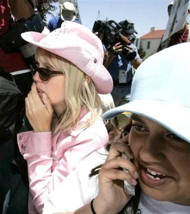 María Petra, un ama de casa de 31 años, se dijo '100 por ciento' admiradora de Jackson. Sin embargo, exclamó: '¡No es posible!', cuando supo el veredicto. 

'Todos saben que él es culpable', dijo.