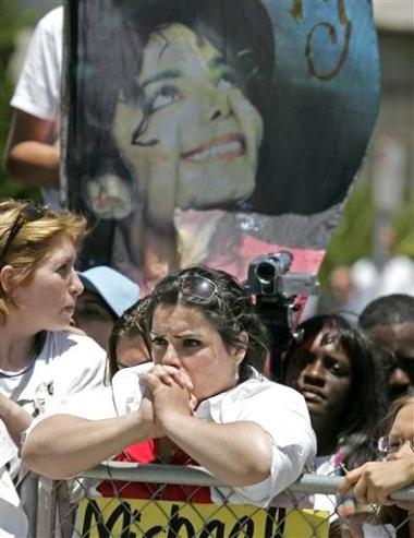 Los admiradores y amigos de Michael Jackson en todo el mundo mostraron su júbilo luego de que fue declarado inocente en el juicio por presunto abuso de menores, cuya información dio la vuelta al planeta.
