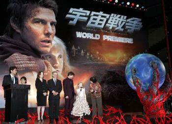 En el estreno mundial para la prensa de su más reciente película, el director Steven Spielberg dijo que los días en los que el público simpatizaba con un personaje extraterrestre como ET podrían haber terminado y en cambio sería un momento oportuno para War of the Worlds (Guerra de los Mundos).