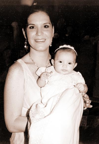 La pequeña María Teresa Téllez Hinojosa junto a su mamá Marytere Hinojosa de Téllez