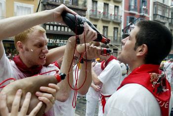 Se espera que cerca de un millón de personas visiten durante la próxima semana la capital de Navarra (norte de España) para sumarse a unas fiestas que concluirán en la medianoche del 14 de julio.