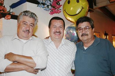 Luis, Rubén y Javier Guzmán, en pasado festejo.