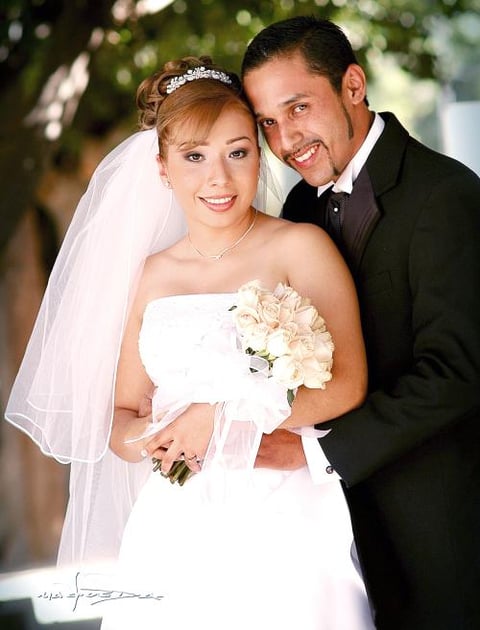Lic. Andrés Gerardo Fernández Ceniceros y Lic. Nuria Monserrat Cárdenas del Valle contrajeron matrimonio religioso el sábado 18 de junio de 2005 .

Estudio: Maqueda