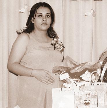 22 de julio 2005
 Paty Hitrado, en la fiesta de canastilla que le ofreció su suegra, Mary de Valenzuela.