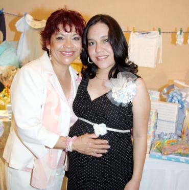 30 de julio 2005
Aída Araceli Martínez junto a su mamá Olivia Mayorga de Martínez.