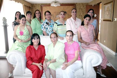 Con una fiesta pre nupcial despidieron de su vida de soltera a Angélica Ortiz Cano, que le ofrecieron su Abuelita Enedina de Cano y sus tías Luz, Sofía, Lupe, Chita, Coty, Pepa, María José y su mamá Enedina Cano de Ortiz.
