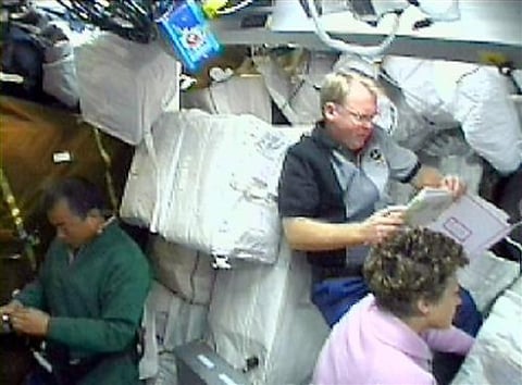Bush afirmó a los viajeros espaciales que la Administración Nacional de la Aeronáutica y del Espacio (NASA) 'cuenta con el apoyo firme de la Casa Blanca para esta gran aventura humana'.