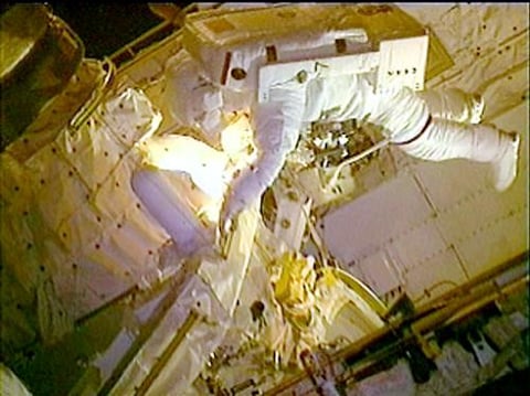 Discovery fue el primer transbordador que regresó al espacio en los dos años y medio que siguieron a la tragedia de Columbia, que se desintegró al entrar a la atmósfera terrestre el 1 de febrero del 2003 y ocasionó la muerte de sus siete tripulantes