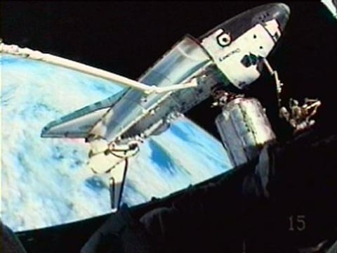 Esta misión del 'Discovery' es la primera de un transbordador espacial desde que el 1 de febrero de 2003 el 'Columbia' se desintegró cuando retornaba a la Tierra. En el accidente murieron los siete astronautas que componían la tripulación.
