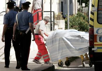Los desaparecidos son dos pasajeros y un tripulante del aparato que cayó al mar por causas que investiga la Justicia italiana y que se centran especialmente en el análisis del carburante empleado, por si su deficiente calidad hubiera paralizado ambos motores.