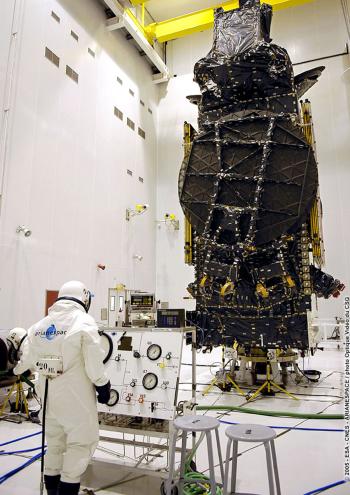 El lanzamiento del Ariane-5 desde Kuru tuvo lugar después de una interrupción de la cuenta atrás de más de una hora y media, a raíz de un problema surgido en sistemas de encendido en la plataforma cuando faltaban sólo 15 segundos para el despegue.