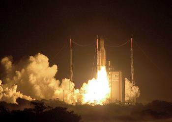La puesta en órbita se produjo apenas media hora después del despegue, según lo previsto, informó el consorcio europeo Arianespace.