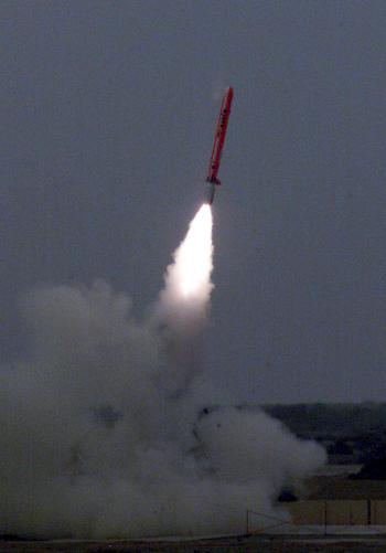Pakistán e India han realizado pruebas nucleares en 1998.

El presidente Pervez Musharraf recibió la prueba como un hito en la búsqueda de Pakistán por fortalecer y consolidar su capacidad estratégica y dijo que esto mejoró el balance militar con la India