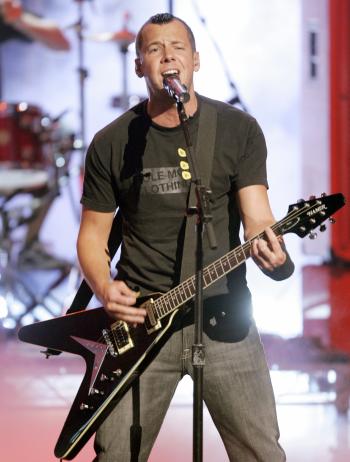 El cantante Pierre Bouvier de la banda Simple Plan deleitó a sus fans.