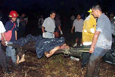 Del grupo de extranjeros, sobrevivieron al accidente seis peruano-estadounidenses, todos ellos miembros de la misma familia, así como las italianas Letizia Onorati y Simone Simonini.


En cuanto a la española Eva María Gonzalo Torrelles, la colombiana Liliana Narváez y el australiano Tomas Kirralee no se tiene noticia de ellos; y sus nombres no aparecen en las listas de supervivientes que han facilitado los hospitales de Pucallpa