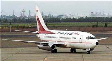 Un Boeing 737-200 de la compañía Tans se estrelló a seis kilómetros del aeropuerto de Pucallpa, en medio de un bosque tropical de aguas pantanosas, después de un intento fallido de aterrizaje forzoso como consecuencia de una fuerte tormenta de viento y lluvias.



Un total de 35 cadáveres han sido recuperados en las inmediaciones de la ciudad peruana de Pucallpa, donde se estrelló un avión de pasajeros.