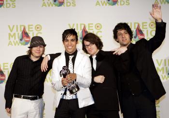 Premio MTV2: Fall Out Boy, por 'Sugar, We're Going Down'.