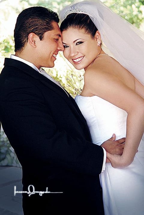 C.P. David Israel Saláis Talamantes y Lic. Nadia Flores Aguiñaga Contrajeron matrimonio el sábado 11 de junio de 2005.


Estudio fotográfico: Laura Grageda