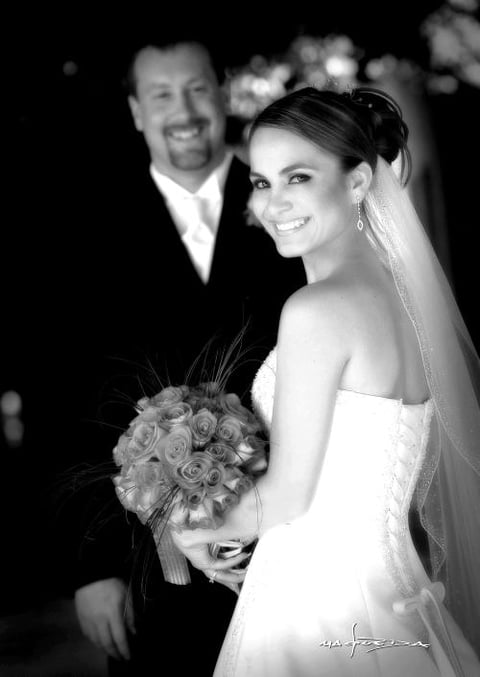 Lic. Nora Lisbeth Santos Campa, el día de su enlace matrimonial con C.P. Derk Robert Wallace.


Estudio fotográfico: Maqueda