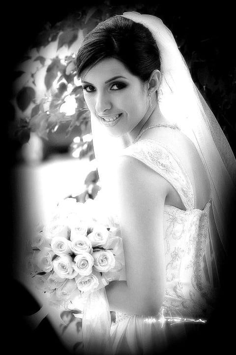 Lic. Claudia Liliana Mena López, el día de su enlace nupcial con el Ing. Juan Alberto Pérez Ortega.


Estudio fotográfico: Maqueda