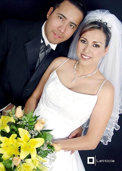 L.C.I. Héctor Alfredo Barro y L.C.I. Claudia Estrella Mijares Flores contrajeron matrimonio religioso en el Santuario de las Noas, el pasado 25 de junio.


Estudio fotográfico: Letticia