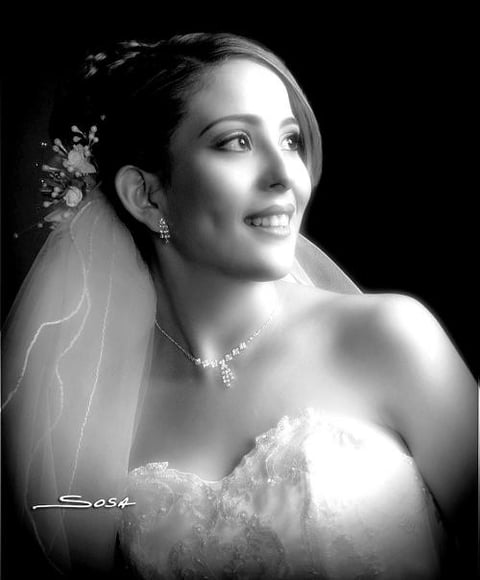 Srita. Karla Viviana Díaz Muñoz, el día de su enlace matrimonial con el Lic. Miguel Ángel Olague Rodríguez



Estudio fotográfico:Sosa