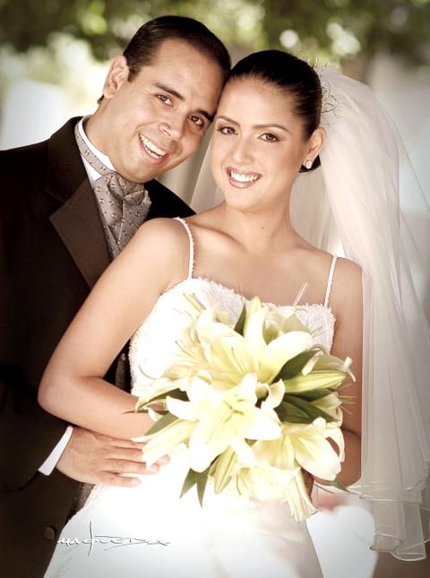Sr. Armando Mercado Hernández y Srita. Marcela Ayala Alanís recibieron la bendición nupcial en la parroquia de La Inmaculada  Concepción, el pasado 25 de junio



Estudio fotográfico: Maqueda