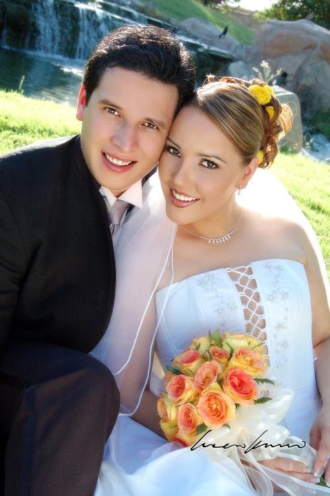 Sr. Gustavo Herrera Martínez y Srita. Brenda Cecilia Anaya Arratia recibieron la bendición nupcial en la Parroquia Los Ángeles, el sábado dos de julio.


Estudio fotográfico: Laura Kanno
