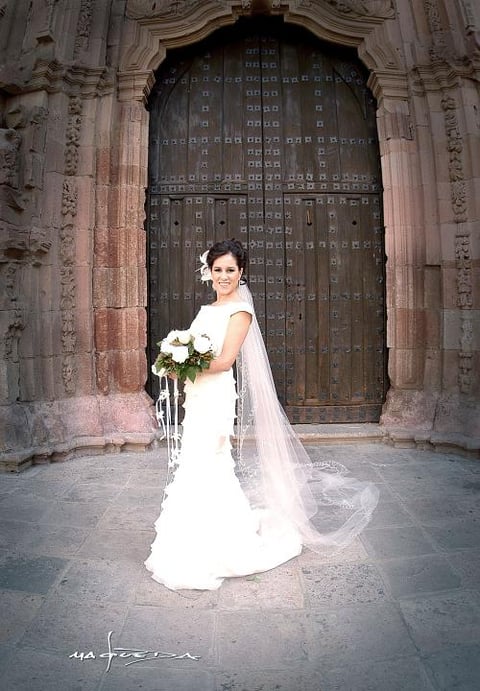 Srita. Bertha Patricia Agulera Morales, e l día de su boda con el Sr. Jesús Navarro Enríquez.


Estudio fotográfico: Maqueda