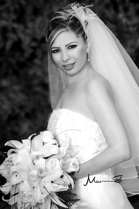 Srita. Lorena Michel Návar, el día de su enlace matrimonial con el Sr. Luis R. Galarza Calderón.



Estudio fotográfico: Mariana G