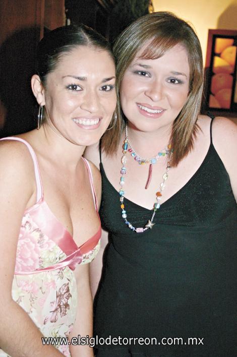 ¡FELICIDADES!
Tuty y Ángela Navarro Pastrana